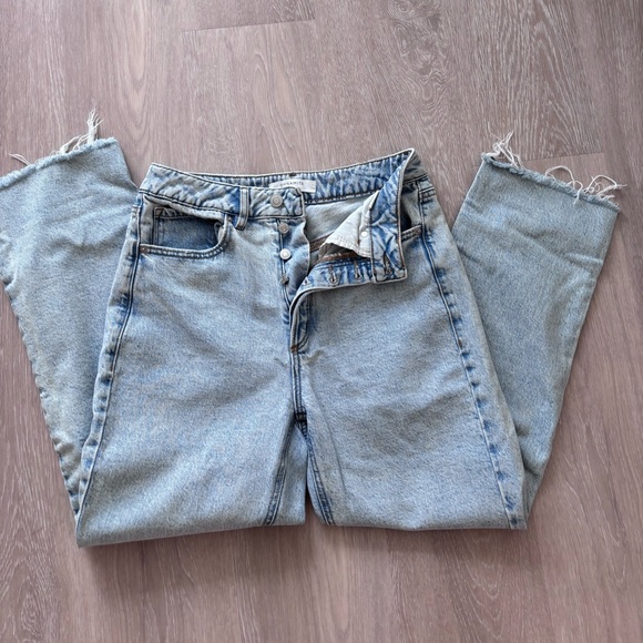 Dynamite Giselle Jeans barely worn and don’t fit me anymore. - Picture 2 of 2